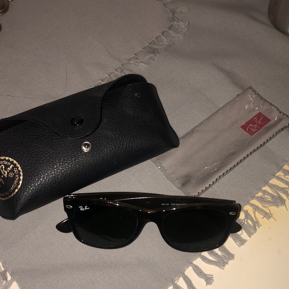 Wayfarer Ray bans